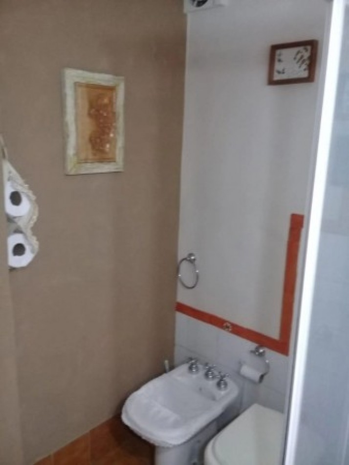 Casa con gran parque y piscina.