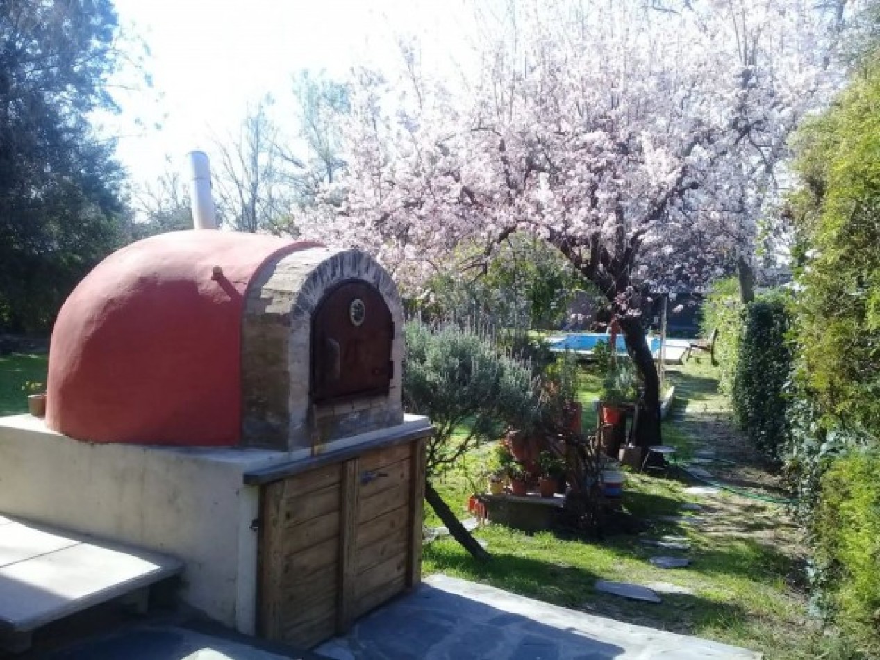 Casa con gran parque y piscina.