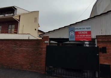 Casa en Villa Club con cochera y dependencia