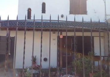 Casa en esquina, amplia y luminosa
