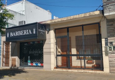 Casa con local sobre Granaderos Villa Club