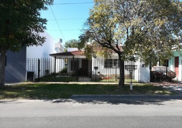 CASA AMERICANA CON LOTE BIEN UBICADA