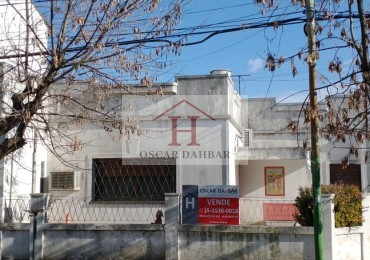 Casa en venta frente a la plaza de Villa Club
